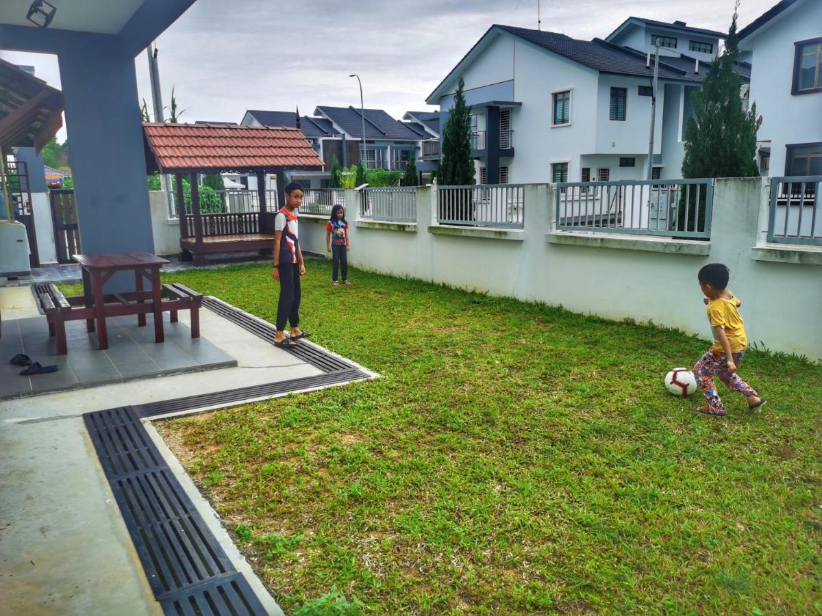 Pesona Suri Homestay Batu Pahat Eksteriør bilde